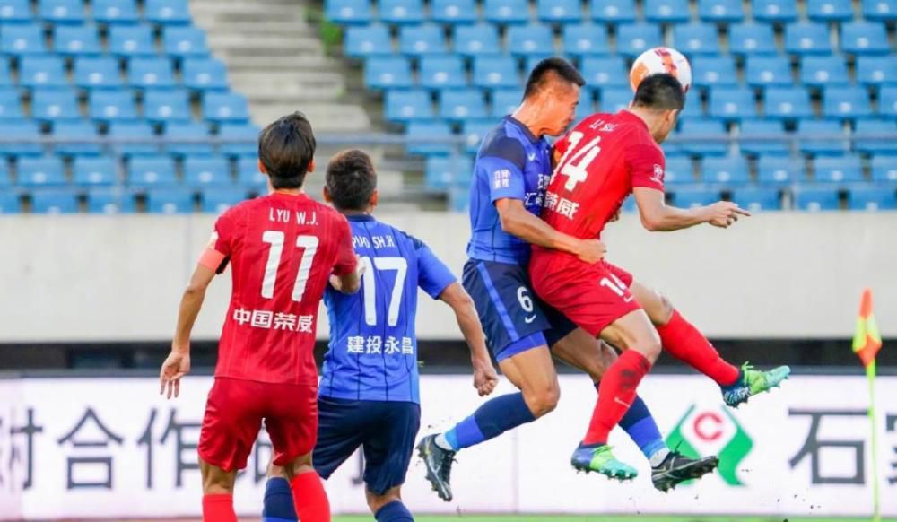 而在上轮英联杯赛场，纽卡斯尔联在客场3-0完胜曼彻斯特联，球队力克劲旅成功晋级本轮。